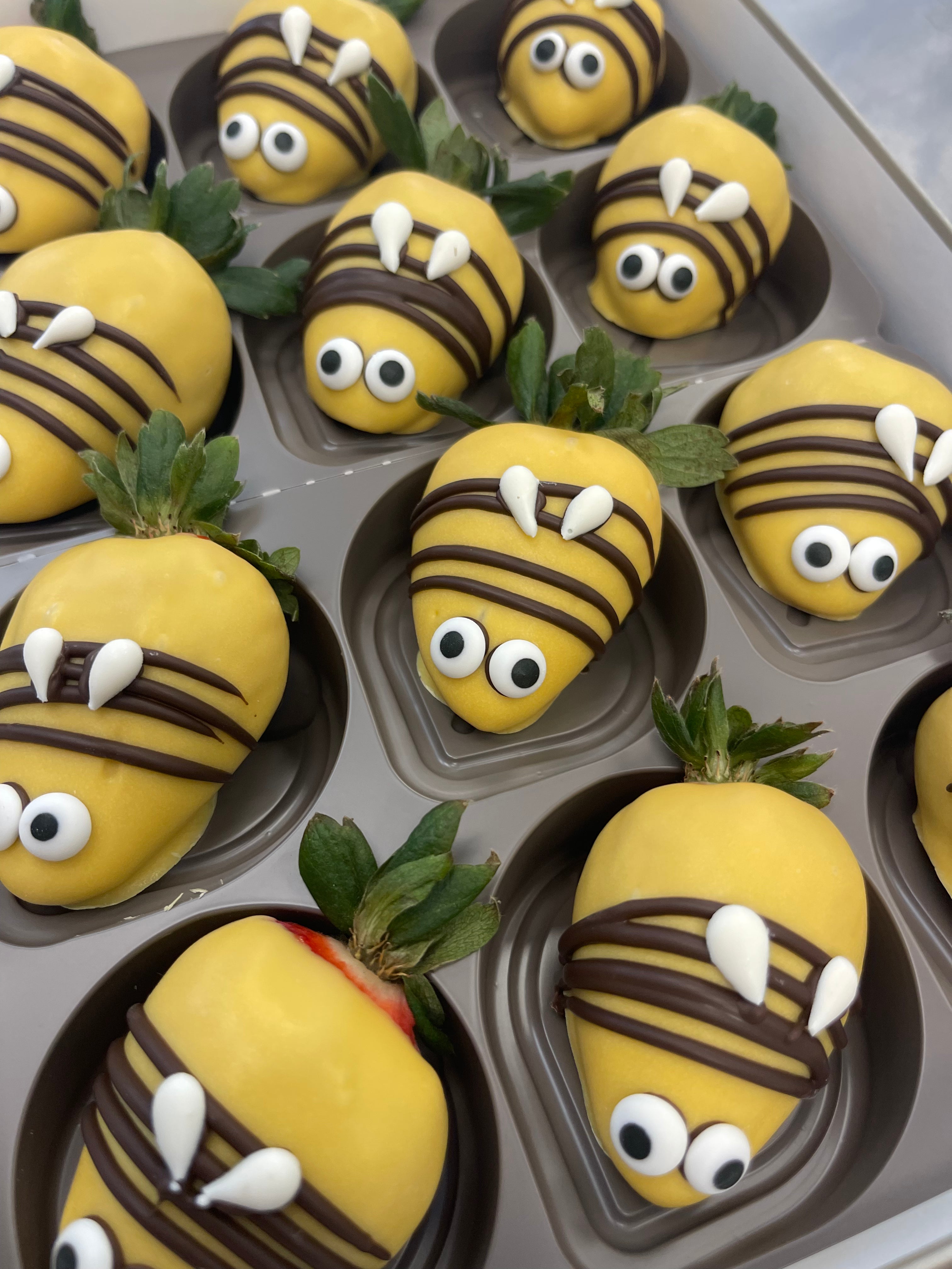 Buzzing Bee's Dipped Strawberries